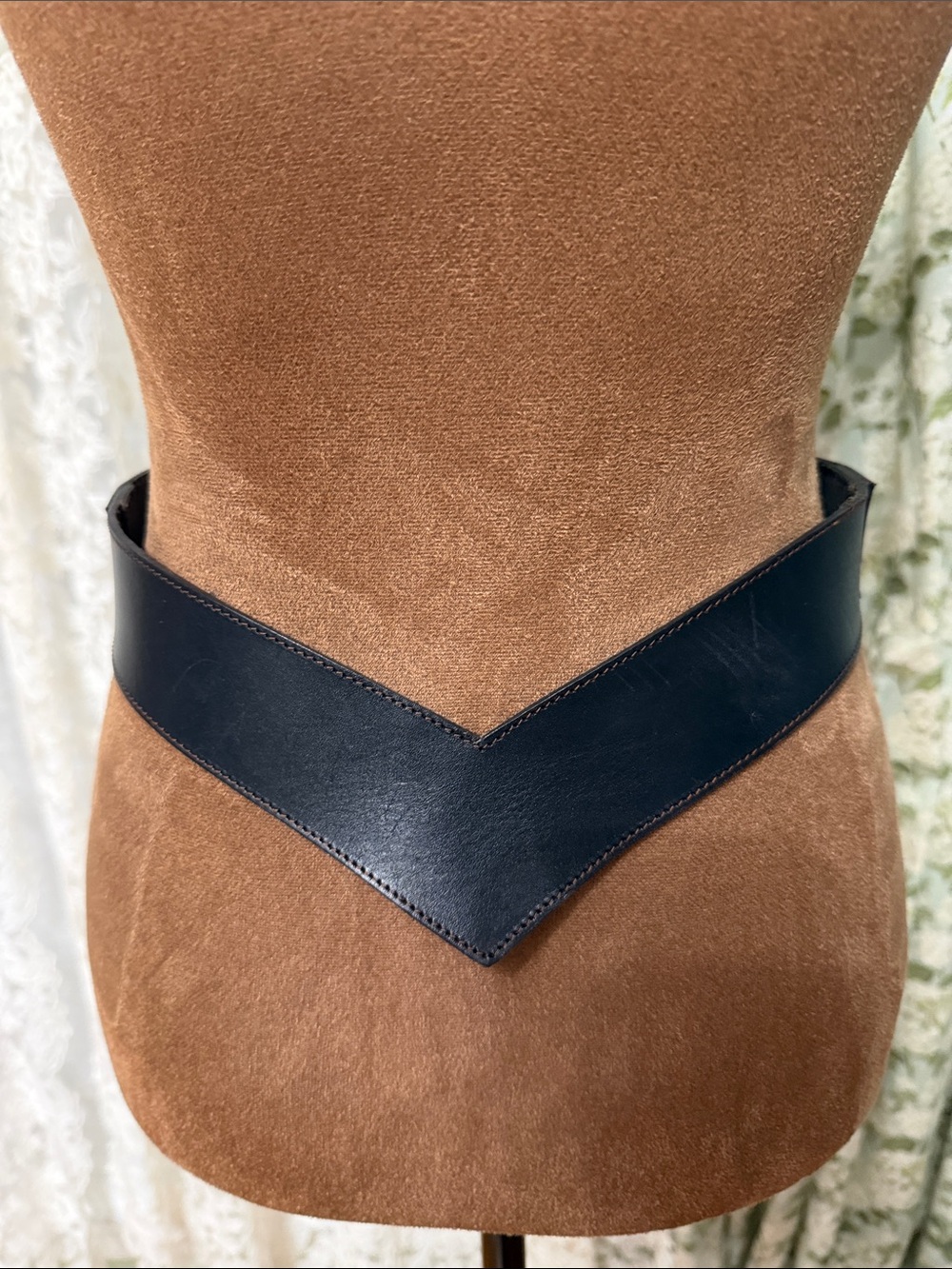 Byblos Black Leather Waist Belt with Gold Crescent and Chain Charms - Picture 3 of 8